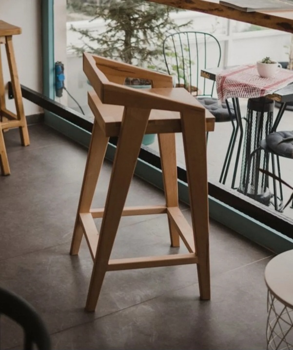 AHŞAP BAR SANDALYESİ